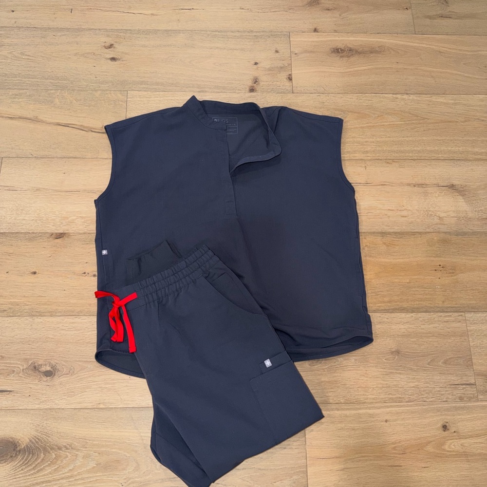 FIGS SET SHIRT XL PANTS XXL Red Drawstring Joggers